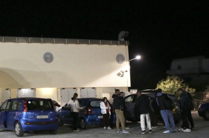 Yunan adasında deprem paniği: Halk geceyi sokakta geçirdi, uçak bilet fiyatları fırladı - Resim : 1