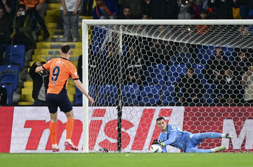 Fenerbahçe 'erken kutlama yok' dedi: Başakşehir'i rahat geçtiler - Resim : 1