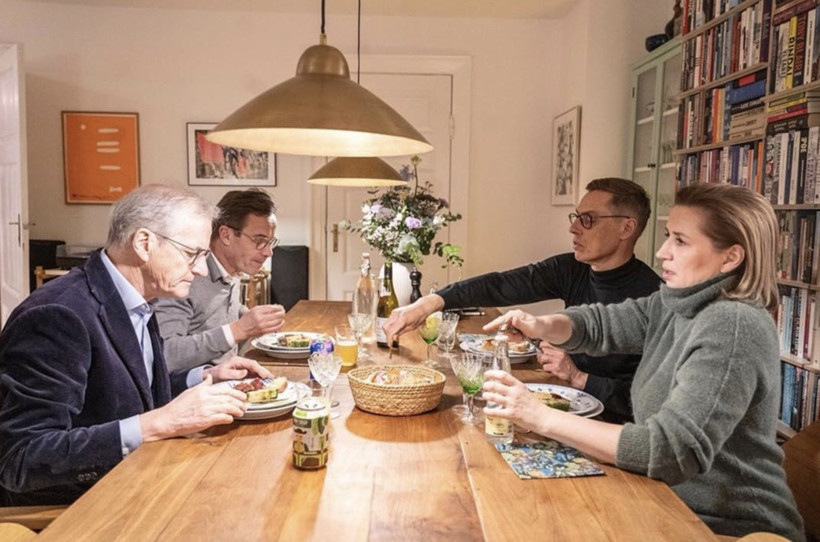 Mütevazı başbakanların masası yine gündem oldu - Resim : 1