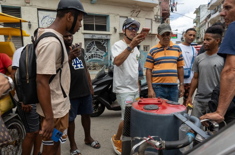 Yakıt bulamayan adam aracını böyle çalıştırdı - Resim: 12