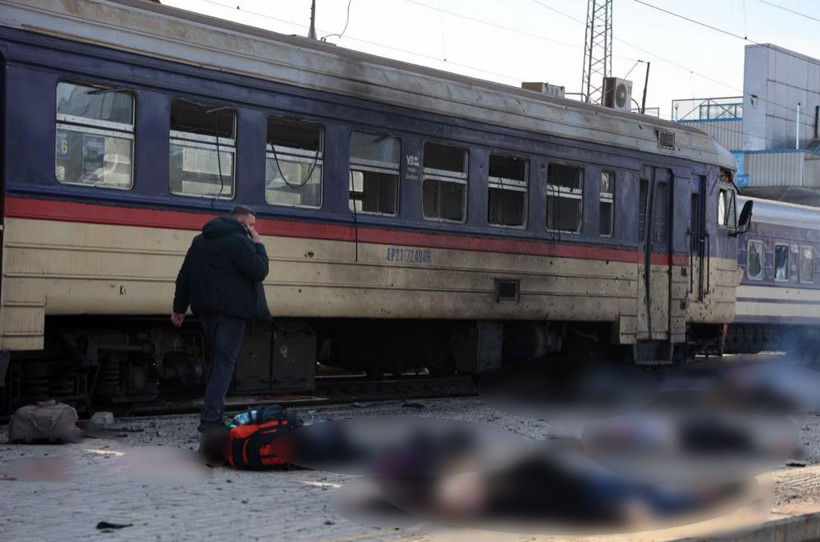 Rusya Ukrayna'da katliam yaptı. Yolcuların cesetleri tren istasyonuna yayıldı - Resim : 1