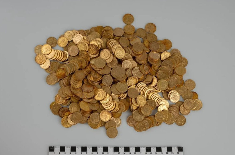 Dağcılar 13 milyon lira değerinde 600 altın sikke buldu - Resim : 1