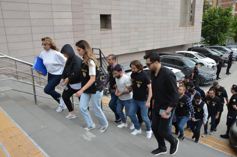 3 ilde fuhuş operasyonu: 7 gözaltı - Resim : 1