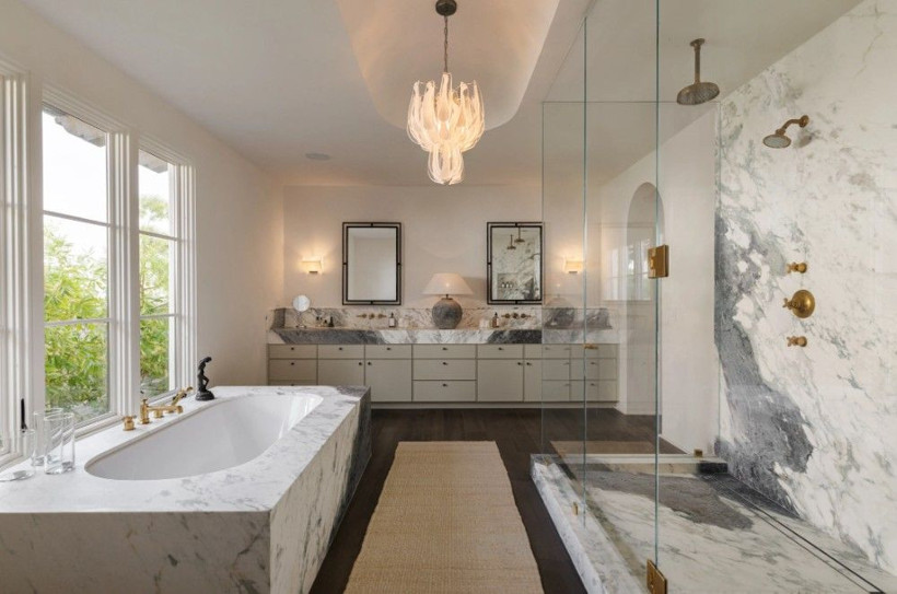 Brad Pitt hırsızlık travmasını atlatamadı, rock yıldızından yüksek güvenlikli malikane satın aldı - Resim: 6