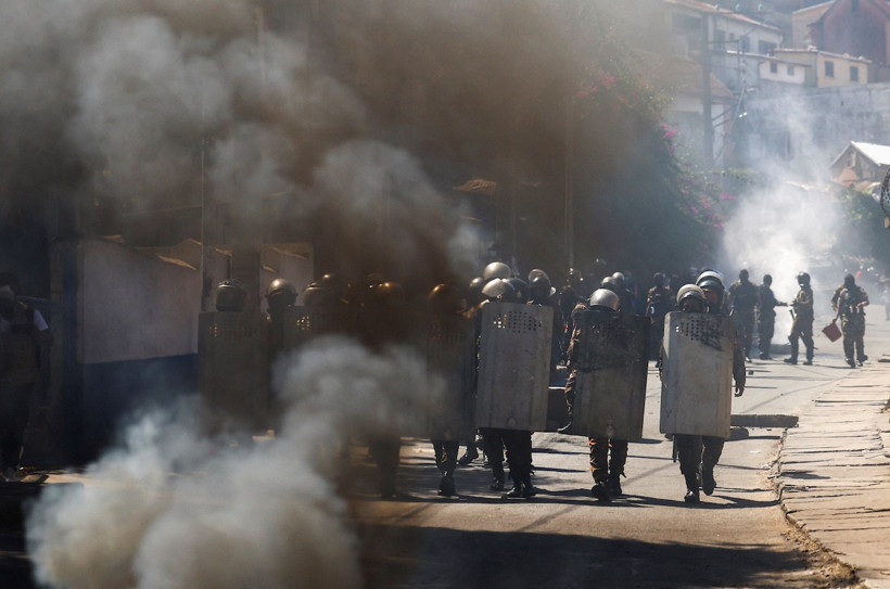 "Z kuşağı" eylemleri Madagaskar'da: Sokakta arbede yaşandı - Resim : 1