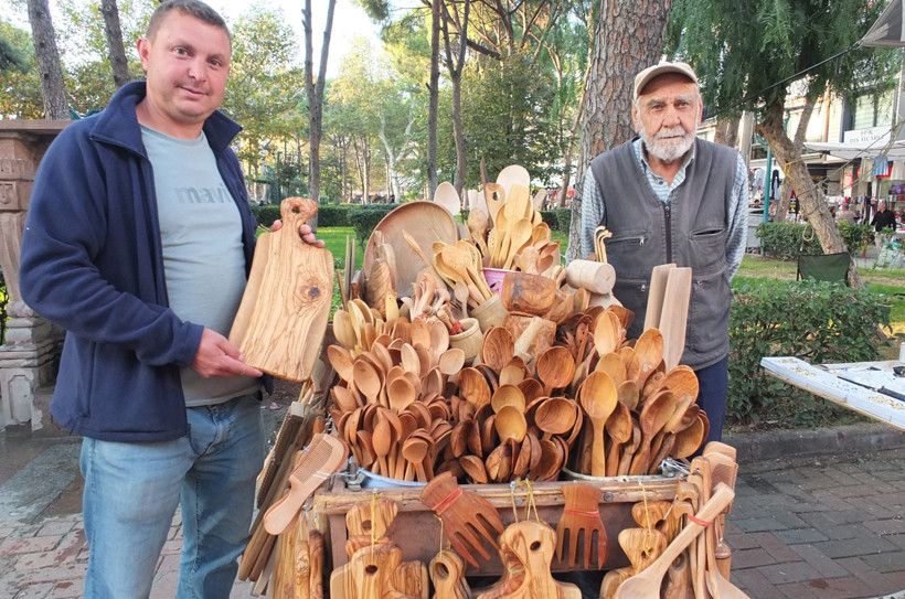 Zeytin dalları gelir kapısı oldu: Fiyatlar 50 TL ile 200 TL arasında - Resim : 1