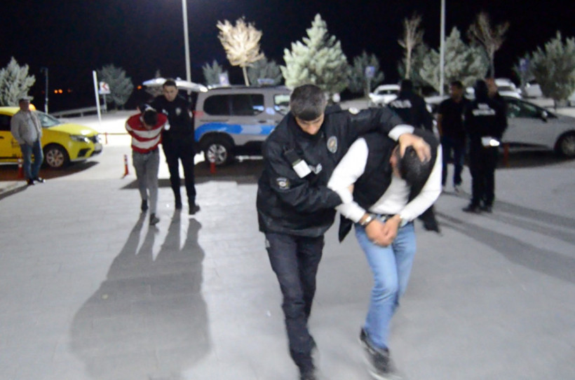 Ehliyetsiz ve alkollü sürücü polisten kaçarken kaza yaptı - Resim : 1