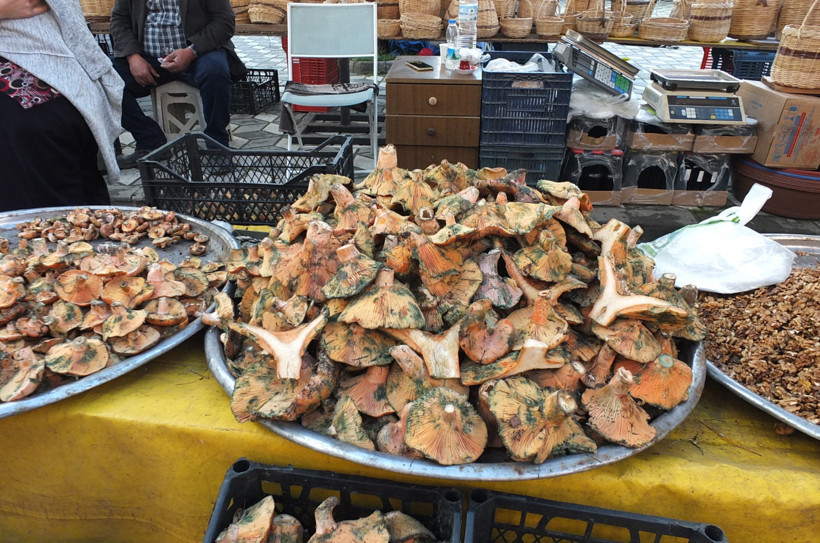 Tezgaha 400 lirayla çıktı, yağmur 100 TL'ye düşürdü - Resim : 1