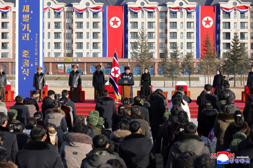 Savaşta 6 bin asker ölmüştü: Kim Jong Un ailelere konut hediye etti - Resim: 8