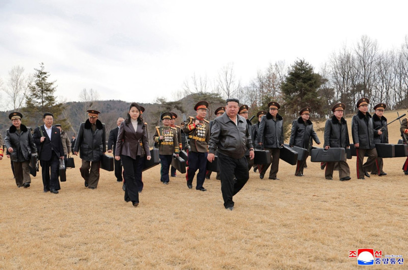 Kim, kızıyla keskin nişancı talimine çıktı - Resim: 4