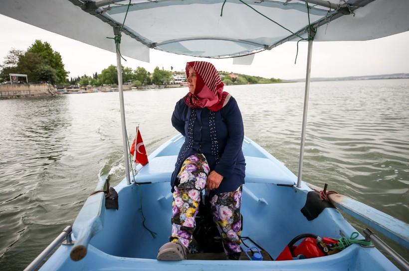 'Küçük Venedik' Gölyazı'nda kadın kaptanlar turizme yön veriyor - Resim: 4