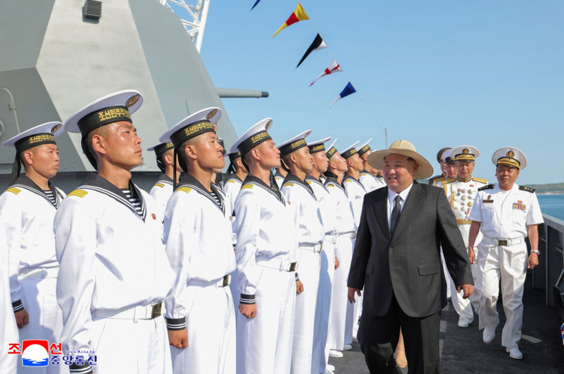 Kim Jong Un'un 'rüya' gemisi battı, sorumluları fotoğraftan çıkarıldı - Resim : 3