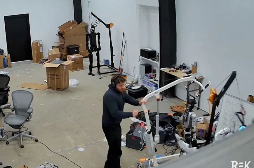 Bilim kurgu filmlerini aratmayan görüntüler: Dövüş robotu kontrolden çıktı - Resim: 3