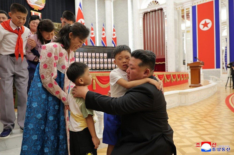 Ukrayna savaşından dönen Kuzey Koreli askerler törenle karşılandı - Resim: 10