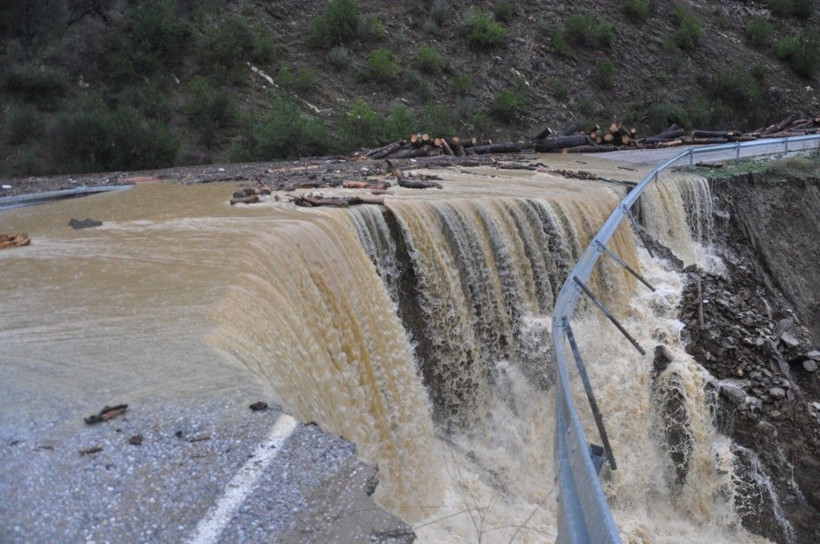 Önce kuraklık vurdu, şimdi de sağanak - Resim: 23