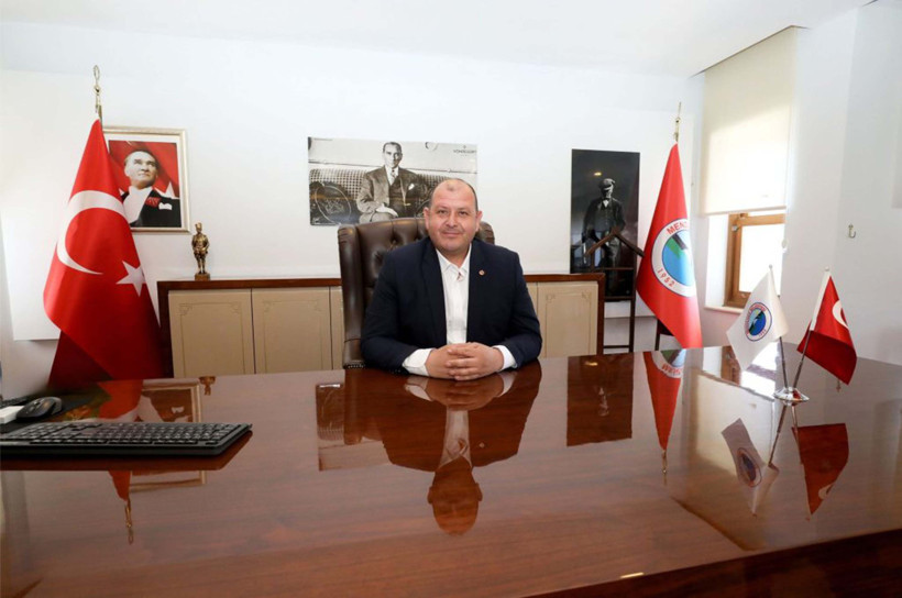 Menderes Belediyesi'ne operasyon: Başkan dahil 15 kişi g&ouml;zaltında - Resim : 1