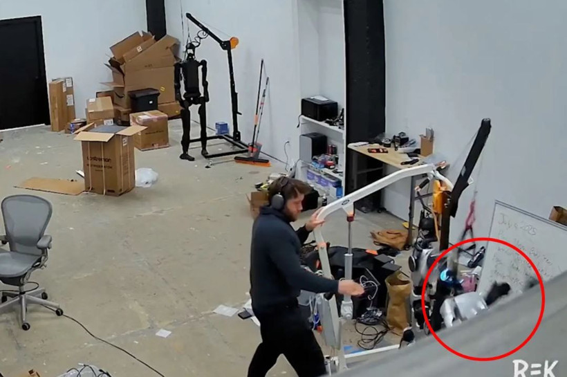 Bilim kurgu filmlerini aratmayan görüntüler: Dövüş robotu kontrolden çıktı - Resim: 1
