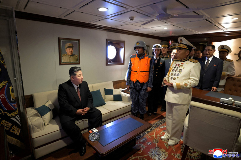 Kim Jong Un'dan yeni güç gösterisi: 5 bin tonluk destroyeri ziyaret etti - Resim : 2