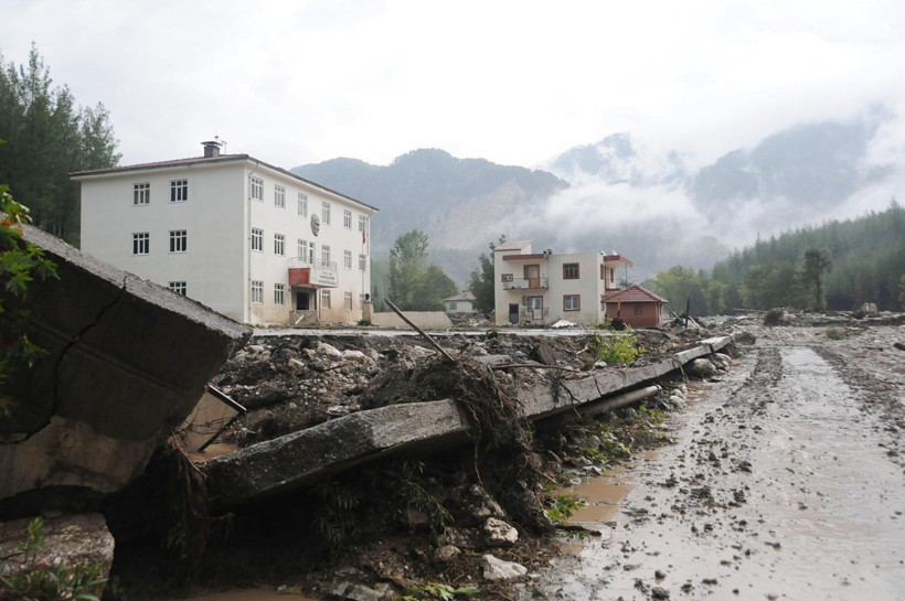 Köy bir gecede yok olmuştu: 14 yıl geçti ama selin izleri hâlâ silinmedi - Resim : 4