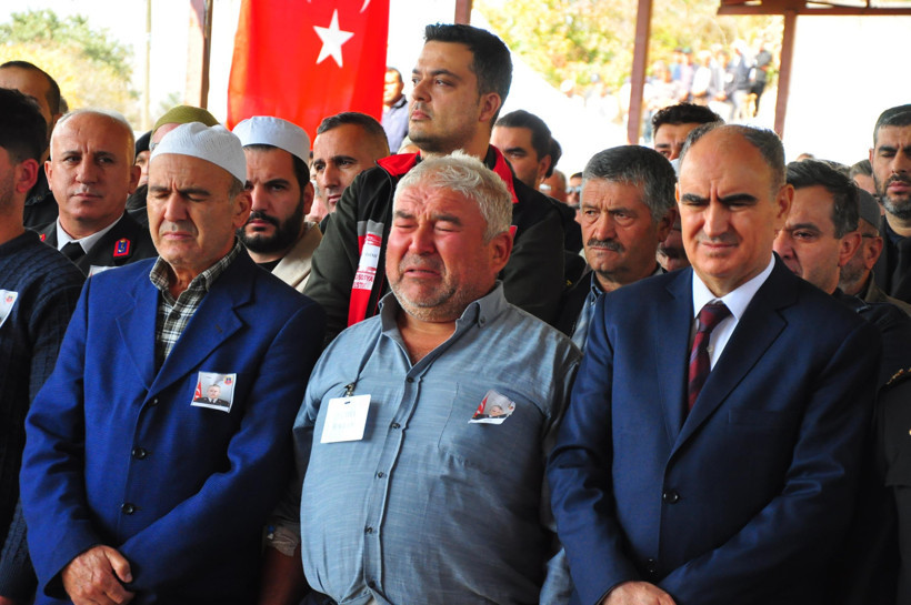 Kazada şehit olan astsubay, son yolculuğuna uğurlandı - Resim : 3