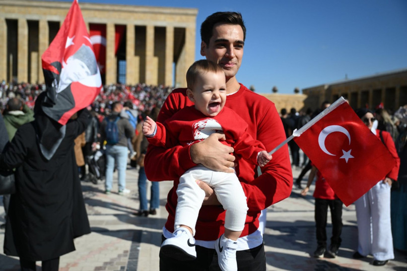 Millet Ata'sına koştu - Resim: 17