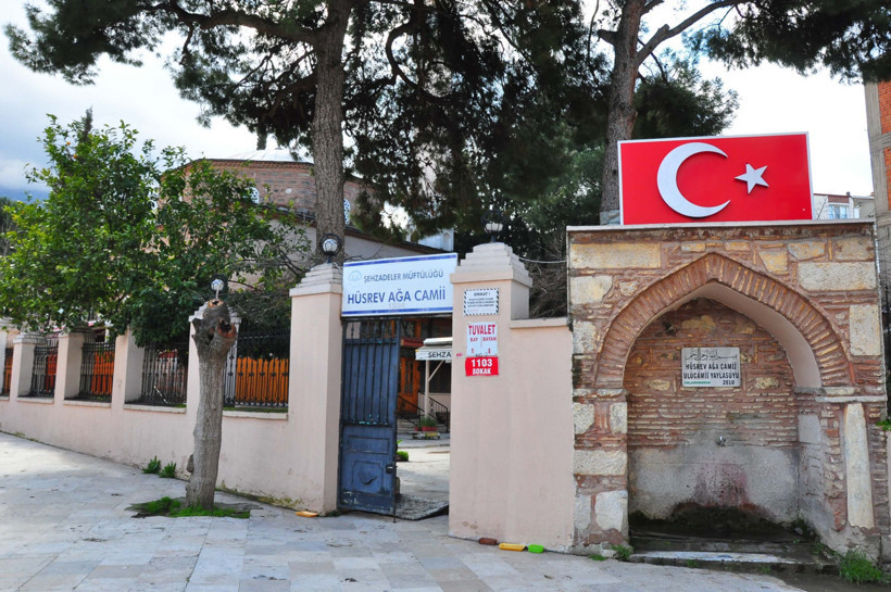 472 yıllık tarihi mezara çirkin saldırı - Resim : 1