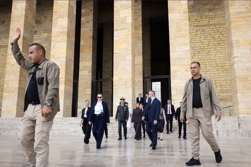 Zelenski'nin eşinden Anıtkabir'de barış mesajı - Resim : 2