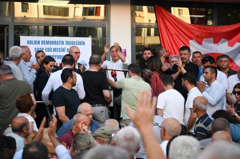 Çankaya Belediyesi önünde gözaltılara tepki - Resim: 10