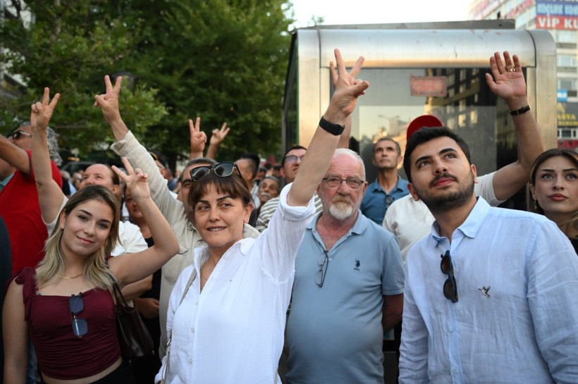 Çankaya Belediyesi önünde gözaltılara tepki - Resim: 6