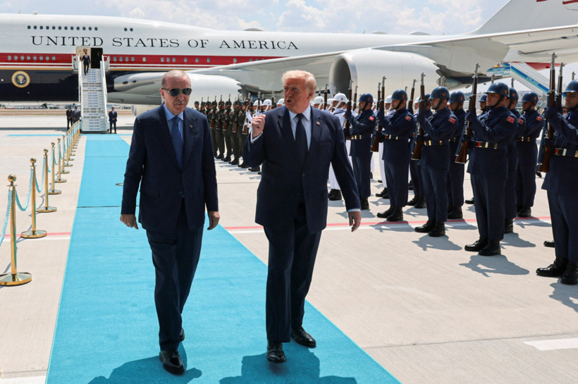 Türkiye'den dönüşü tartışma yaratmıştı... Trump yönetiminden gazetecilere dava - Resim : 1