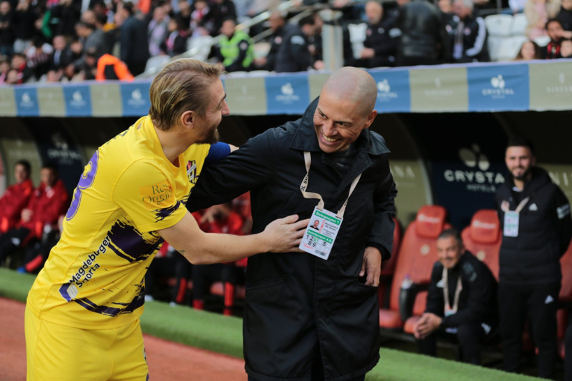 Alex ve Caner’den duygusal anlar: "Sen benim eski değil, eskimeyen dostumsun" - Resim : 1
