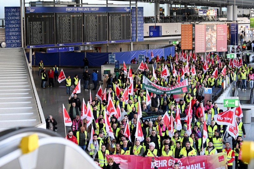 Almanya'da hava trafiği felç, işçiler grevde - Resim: 7