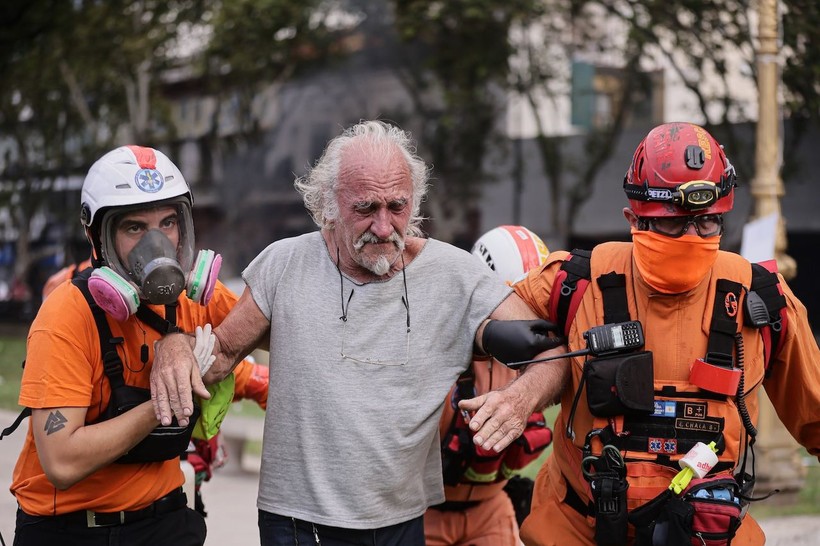 Emekliler, maaş iyileştirmesi için sokağa çıktı: Arbede yaşandı - Resim: 3