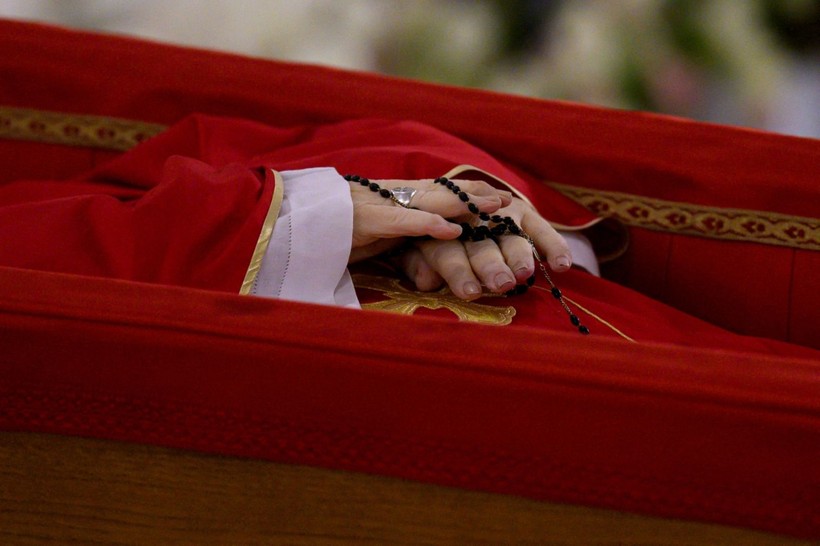 Papa Francis'in naaşı açık tabuta yerleştirildi - Resim: 7