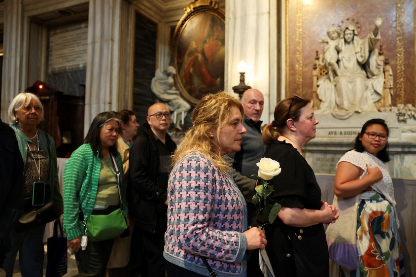 Papa Francis'in mezar taşı büyük tepki topladı - Resim: 5