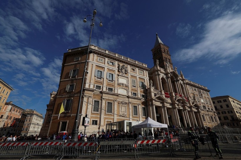 Papa Francis'in mezar taşı büyük tepki topladı - Resim: 6