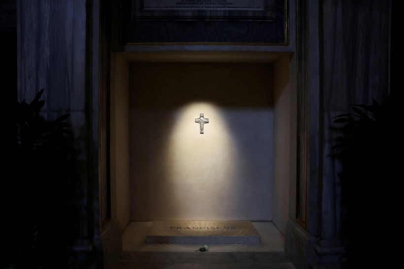 Papa Francis'in mezar taşı büyük tepki topladı - Resim: 7