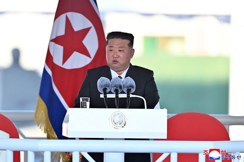 Kim Jong-un'dan tank fabrikasına teftiş - Resim: 7