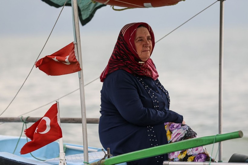 'Küçük Venedik' Gölyazı'nda kadın kaptanlar turizme yön veriyor - Resim: 13