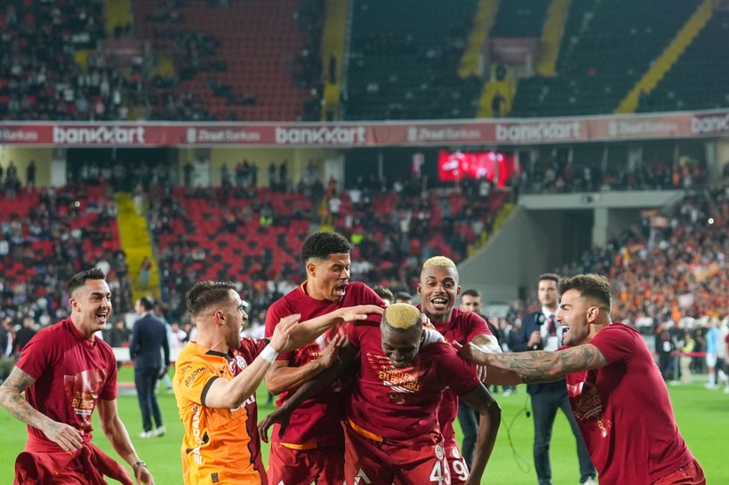 Galatasaray'da kupa coşkusu: Zafer Muslera'nın elinden yükseldi - Resim: 6