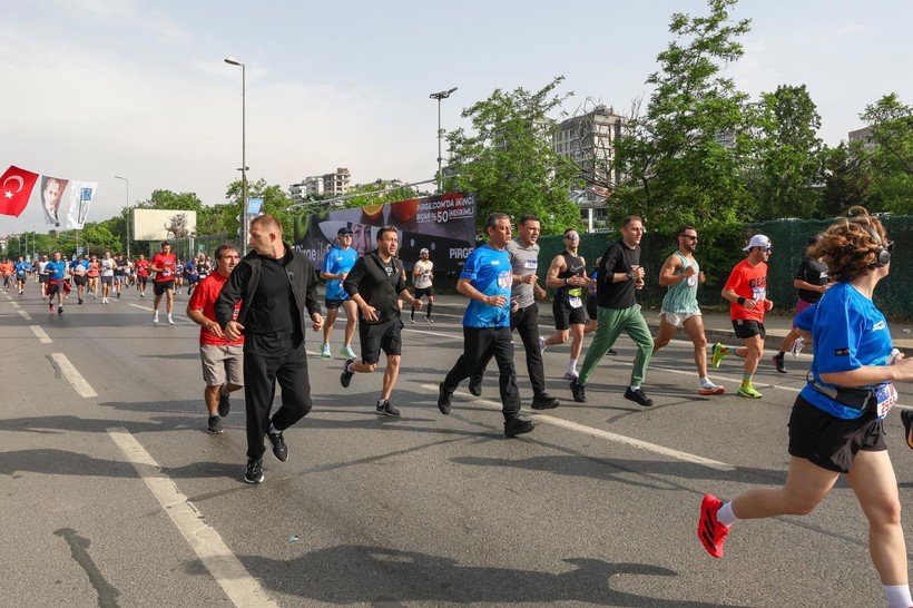 Özgür Özel, 10 kilometreyi 59 dakikada koştu - Resim: 2