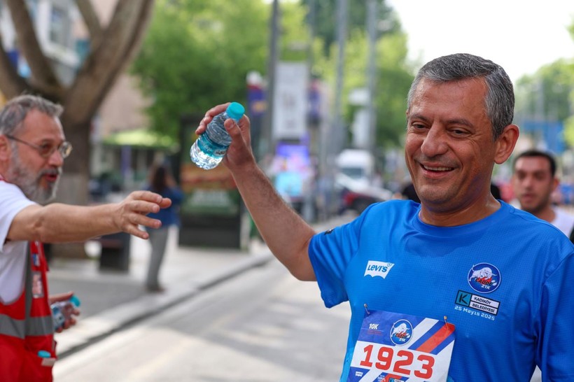 Özgür Özel, 10 kilometreyi 59 dakikada koştu - Resim: 3