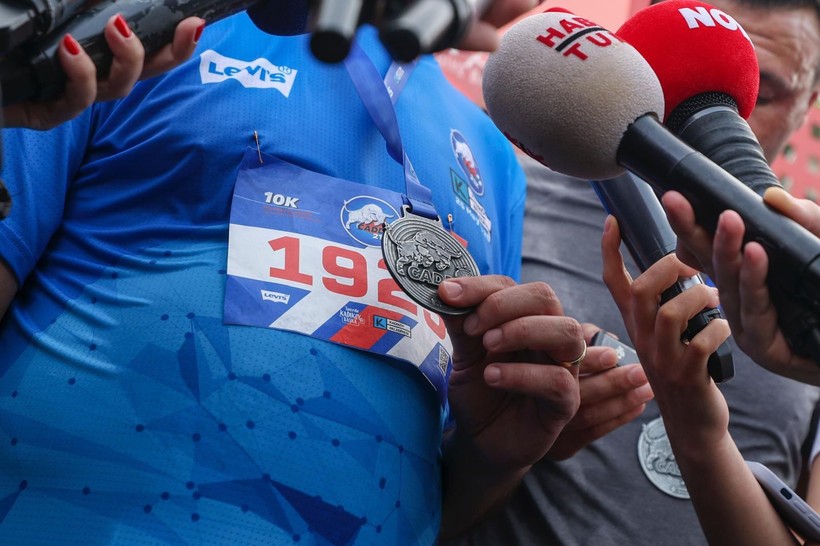 Özgür Özel, 10 kilometreyi 59 dakikada koştu - Resim: 7