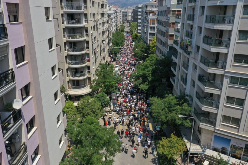 İzmir'de işçiler yollara döküldü - Resim: 6