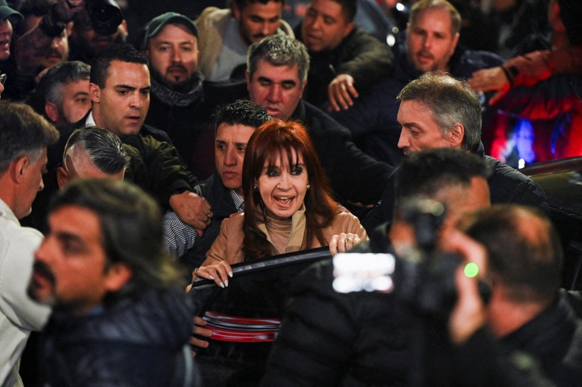 Eski devlet başkanının hapis cezası onandı - Resim : 2