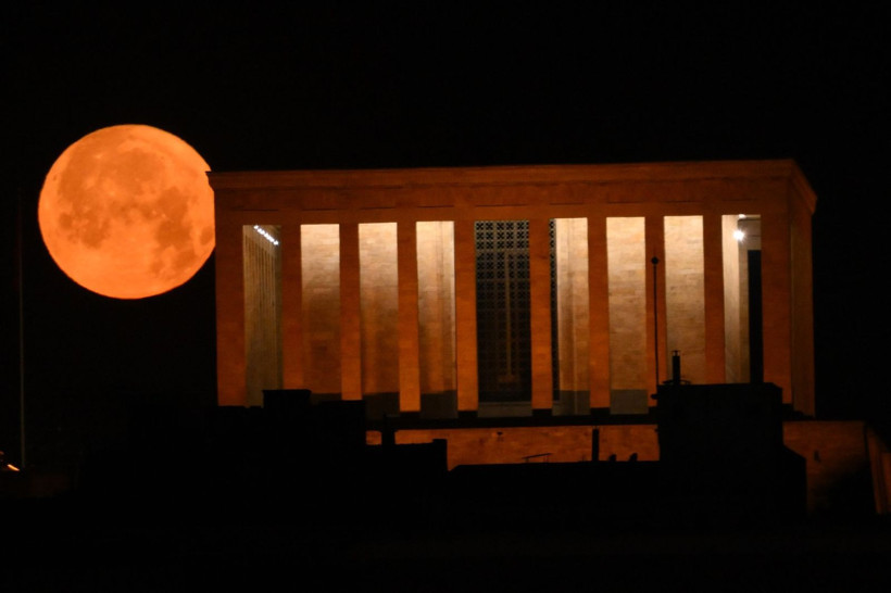 Dolunay Anıtkabir'i selamladı - Resim: 2