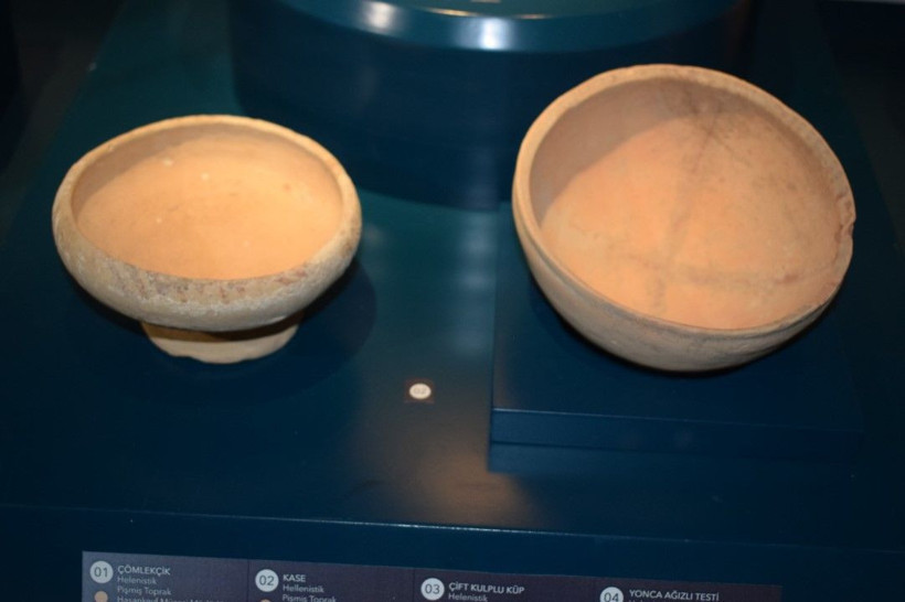 2 bin 300 yıllık kaya mezarların içinden çıkan 26 tarihi eser ilk kez sergiye çıkarıldı - Resim: 9