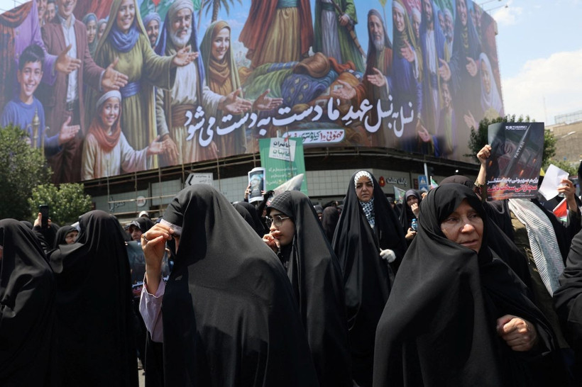 İsrail'in saldırısı sonrasında halk sokağa döküldü - Resim: 3