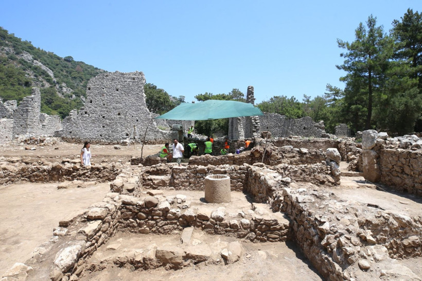 Olympos Antik Kenti'nde tarihe ışık tutan mozaikler bulundu - Resim: 16