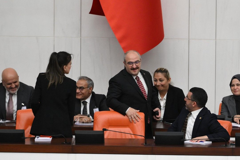 TBMM'de 'derisi kalın' ve 'temas' gerginliği - Resim: 12